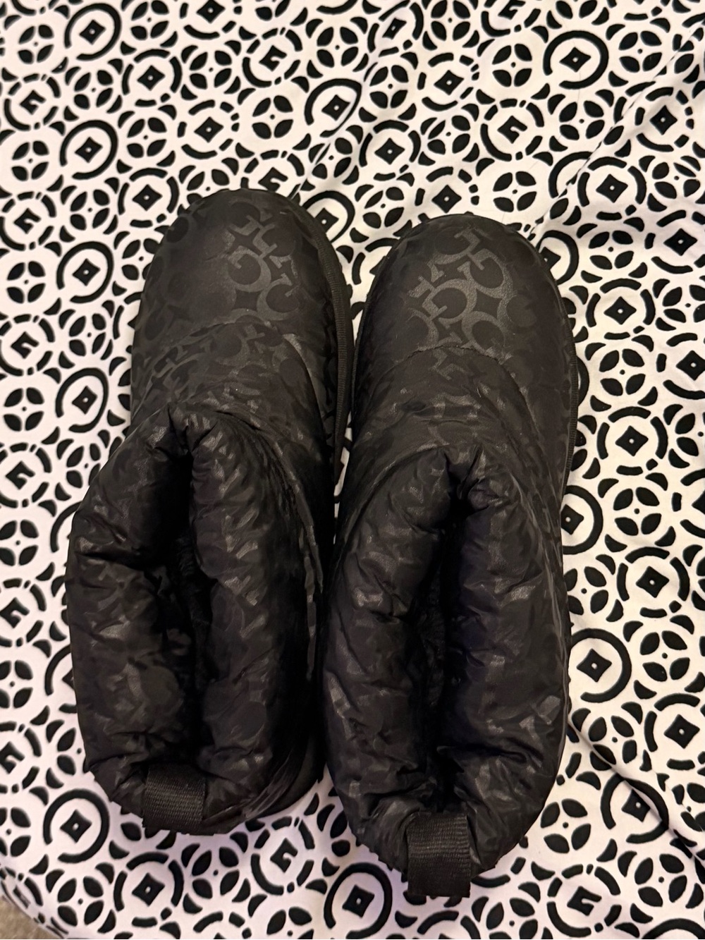 Women's Black Quilted Slip-On Puffer Slippers